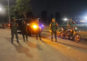 Babinsa dan Komduk Gelar Patroli Malam, Jaga Keamanan Tangerang Tetap Kondusif