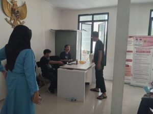 Ribuan Warga Kedung Waringin Terima Bansos Beras dan Minyak
